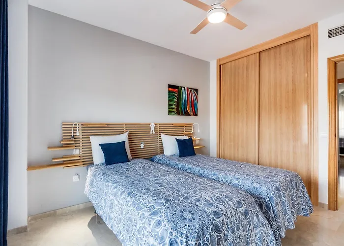 Spacious With Large Terraces Lunymar Golf, Apartamento Estepona