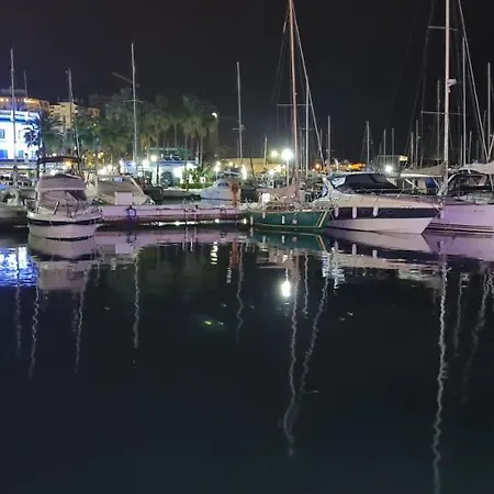 Spacious With Large Terraces Lunymar Golf, アパート エステポナ