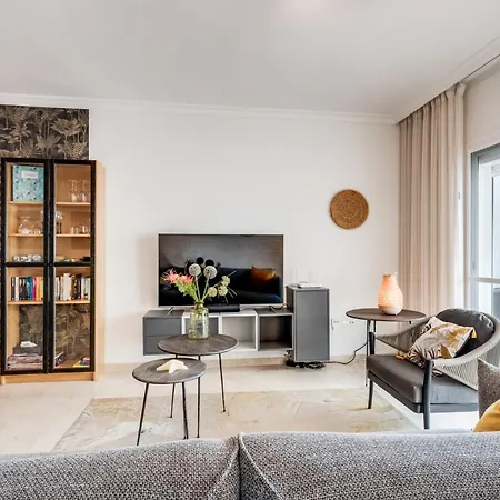 Spacious With Large Terraces Lunymar Golf, エステポナ